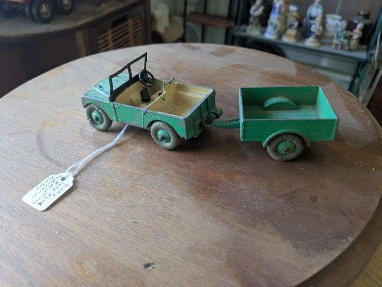 Glass case: Dinky #271 Land Rover w/ trailer image
