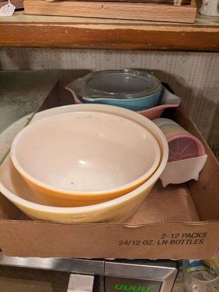4 Pyrex baking dishes and set of Tupperware coasters image