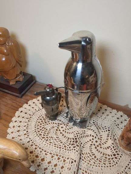 Chrome penguin cocktail shaker, chrome penguin decanter image