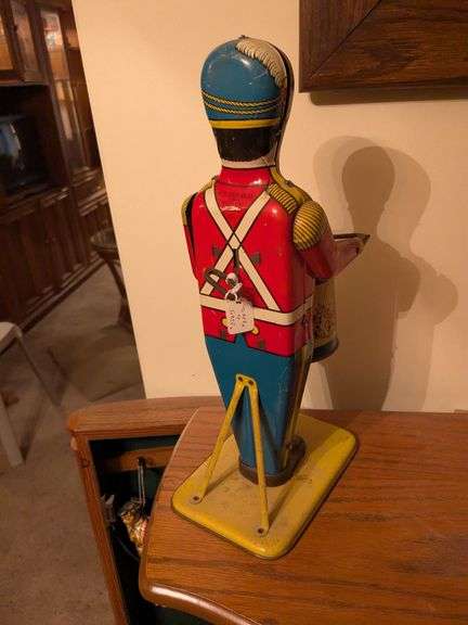 1930s Wolverine #27 drum major tin wind up