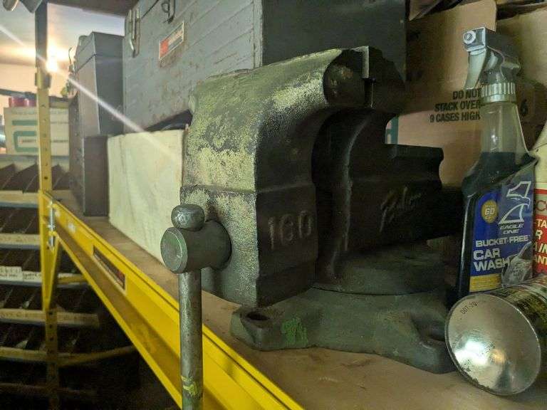 Metal vice image