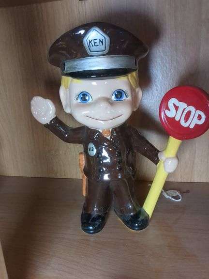 Porcelain figurine image