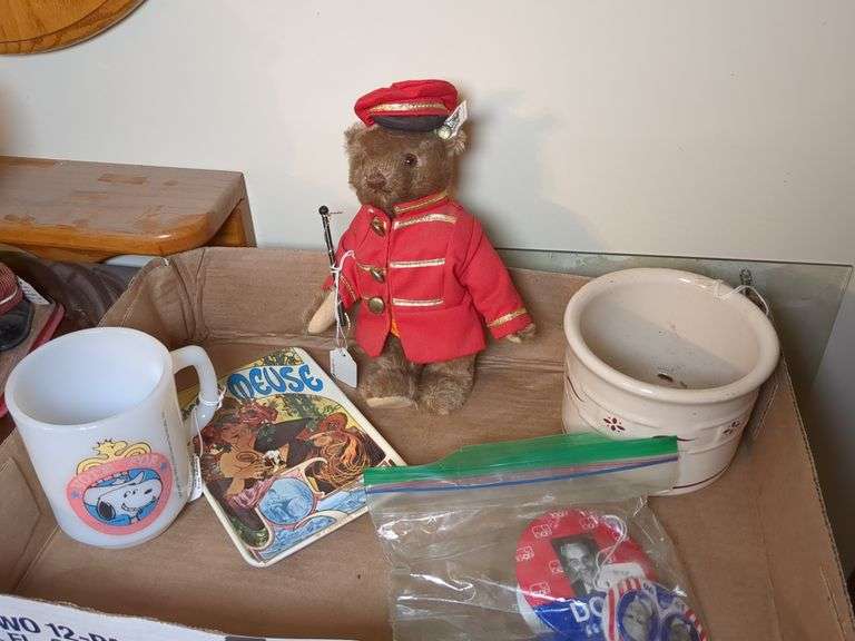 Vintage razor shaving set, howard miller desk clock, Alphonse mucha tray, 1958 snoopy mug and misc