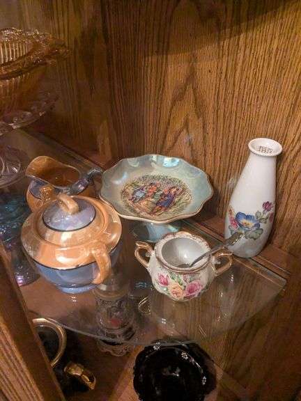 Set of matching sugar dish and creamer, misc image