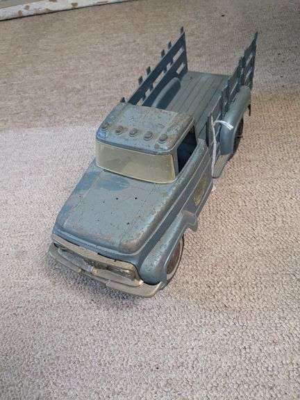 Hubley stake truck baby blue 1960s image