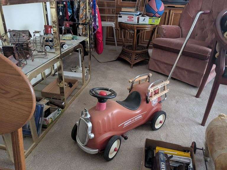 Radio Flyer fire engine No. 2 push car image