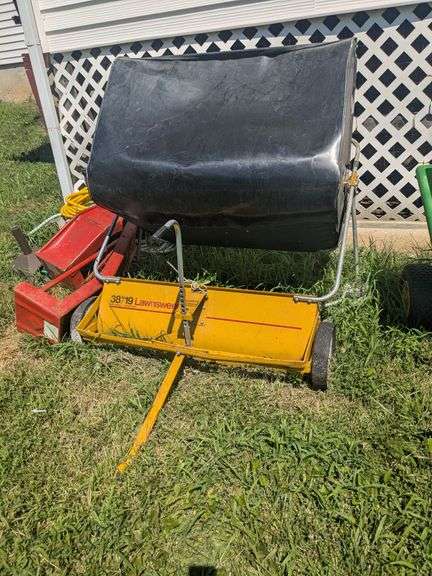 JC Penney lawn sweeper 38-in 19. bushel capacity image