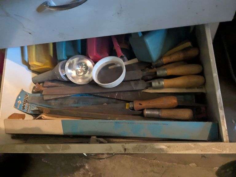 5th drawer: files and flashlights image
