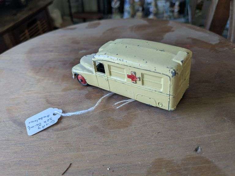 Glass case: Dinky 30H Daimler ambulance image