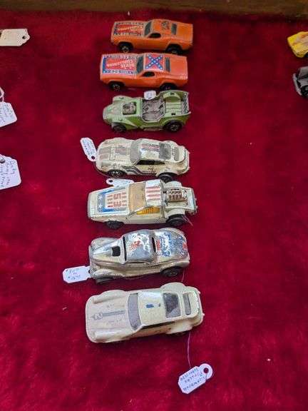 Glass case: 6 hotwheels, 1 matchbox, 1964 - 1976 image
