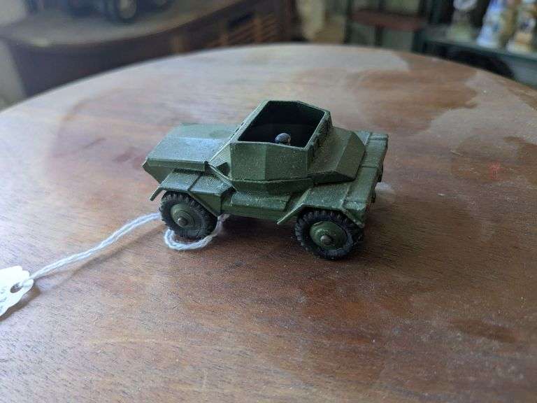 Glass case: Dinky #673 scout car 1957 - 62 image