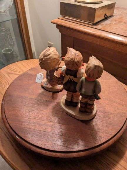 2 Hummel figurines: Kneels in prayer, To market