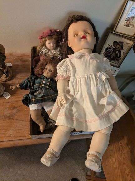 Lot of dolls image