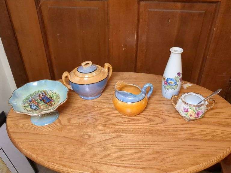 Set of matching sugar dish and creamer, misc