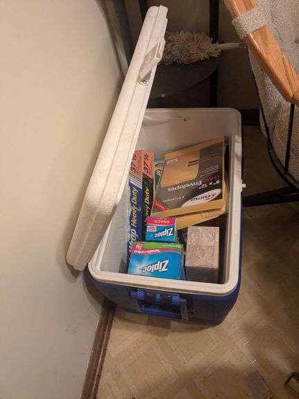 Igloo cooler and contents image