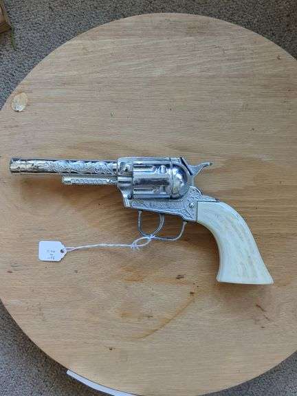 Hubley Gabriel Pony Boy cap pistol with leather holster