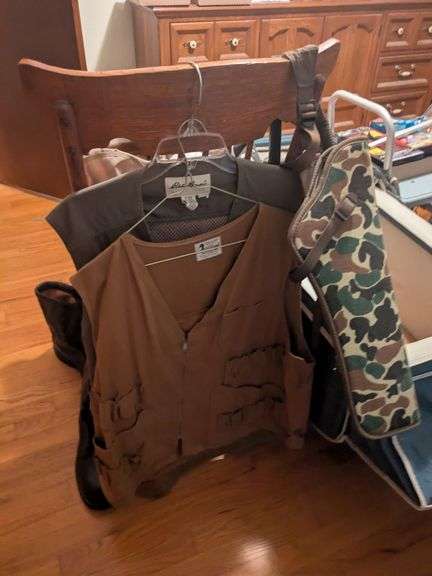BB Gun, hunting vests and archery bag image