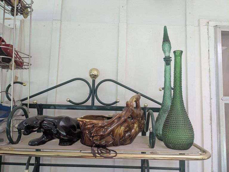 2 green glass vases, 2 decorative lamps image
