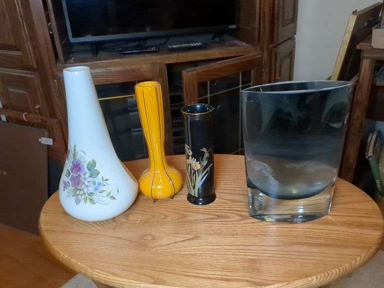 Chase chrome coctail shaker and vases