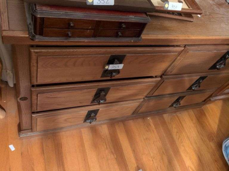 Dresser (31" x 51" x 18")