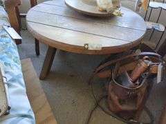 Wooden table round (15" x 28")
