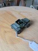 Glass case: Dinky #673 scout car 1957 - 62