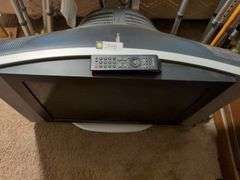 27" Samsung TV with remote