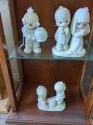 5 Precious Moments figurines, wooden ford plaque with stand