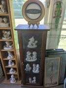 5 Precious Moments figurines, wooden ford plaque with stand