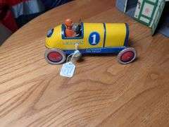 Lehmann Marke #772 double car garage w/ Lehmann #772 sedan and Lehmann #760 racer