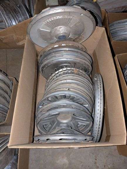 Vehicle Hubcaps image