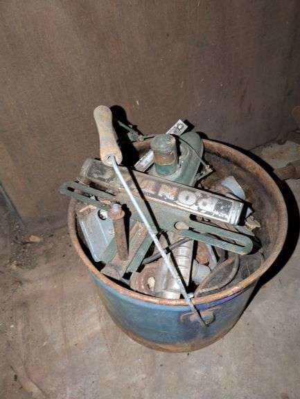 Vehicle Parts Bucket image