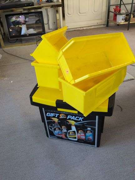 Igloo Storage container and organizers image