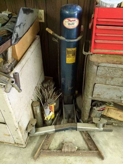 Hydraulic Air Jack and Welding Rods image