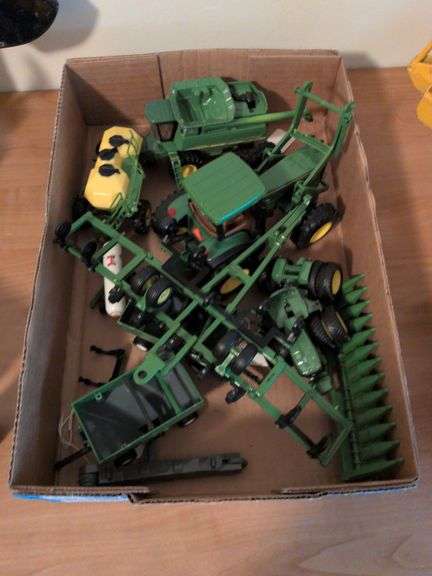 John Deere farm toys and accesories image