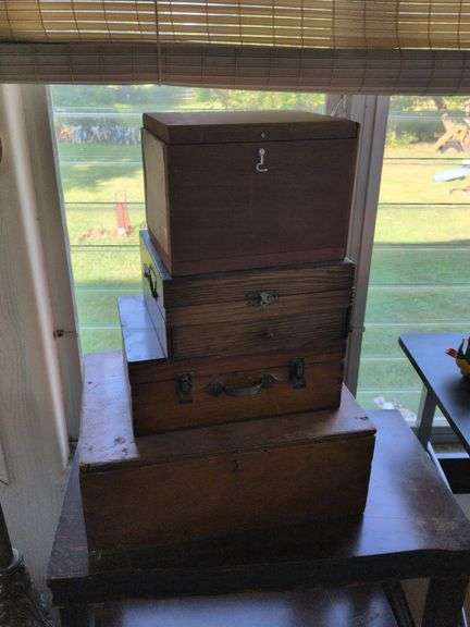 4 Wooden storage boxes image