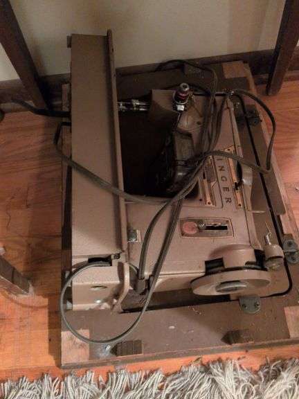 Vintage Singer sewing machine image