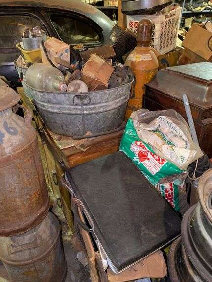 Dresser and Misc image
