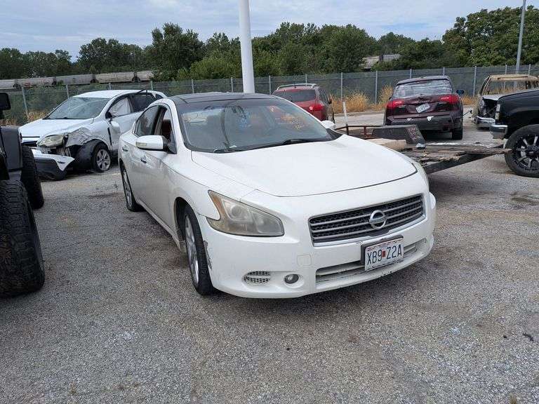 2010 NISSAN MAXIMA image