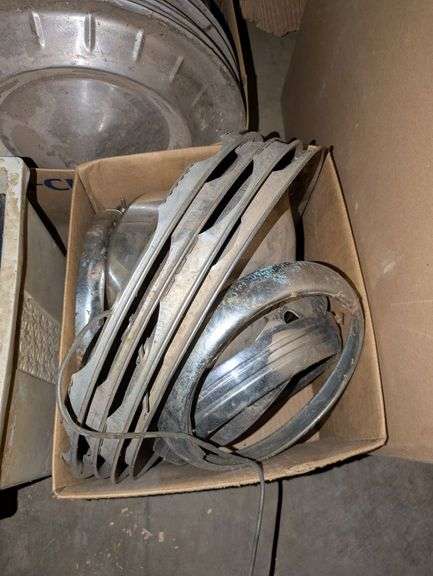 Vehicle Hubcaps image