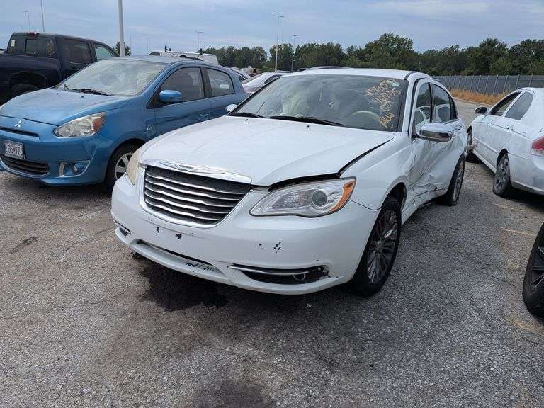 2011 CHRYSLER 200 image