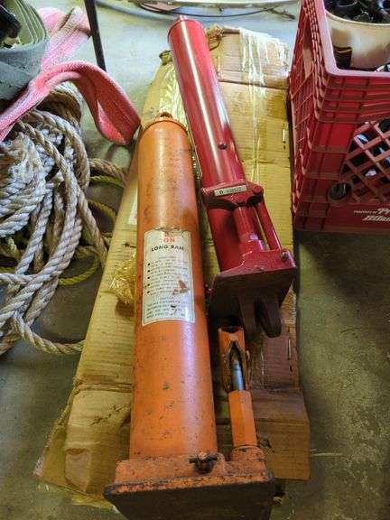 Hydraulic Jacks image