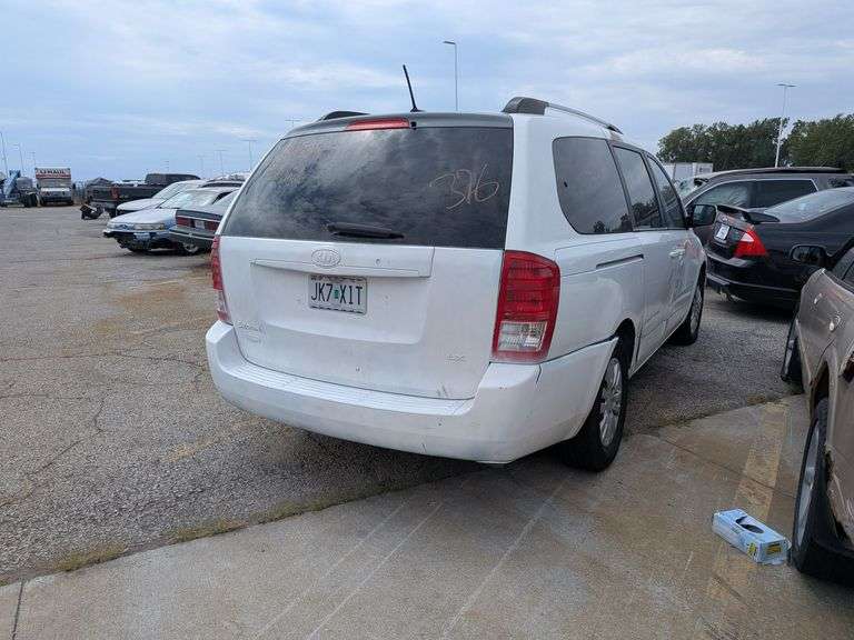 2011 KIA SEDONA image