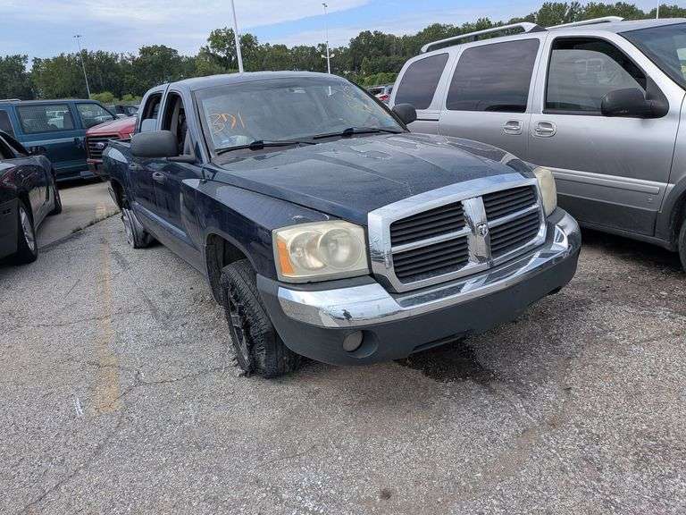 2005 DODGE DAKOTA image