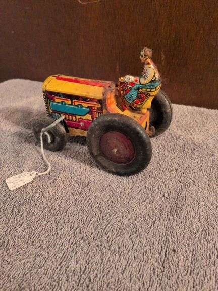 Marx Wind-up tin: Man on tractor image