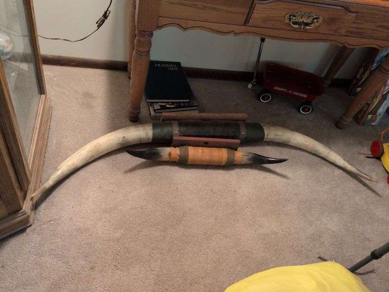 2 decorative horns image