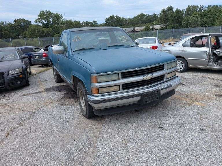 1994 CHEVROLET GMT-400 image