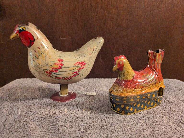 Wyandotte Susie the happy hen and Baldwin Chicken in nest image