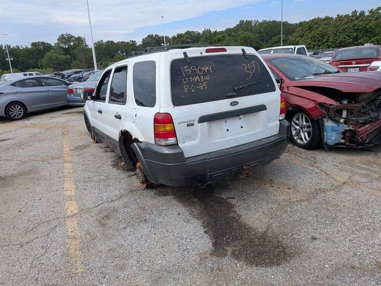 2005 FORD ESCAPE image