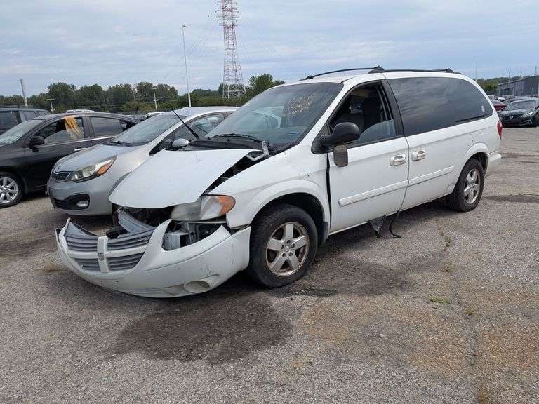 2005 DODGE CARAVAN image